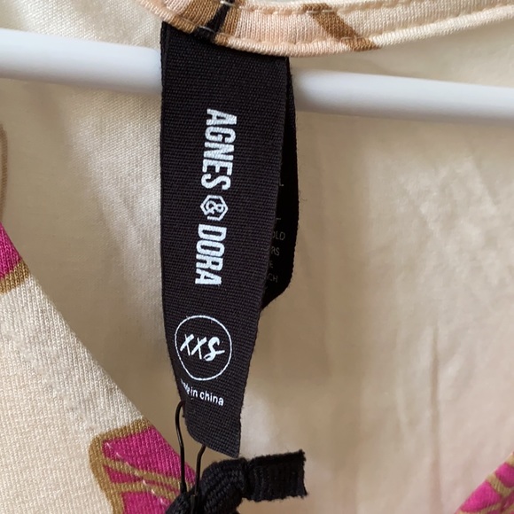 Agnes & Dora fitted v-neck tank. NWT - Picture 3 of 5